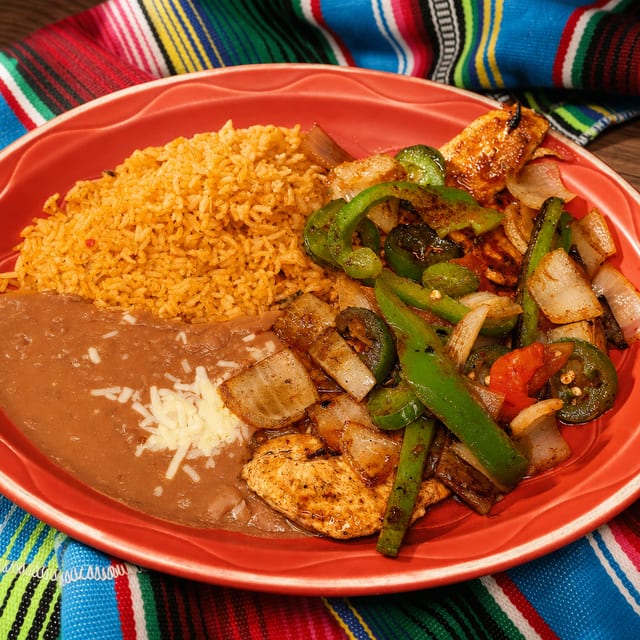 Pechuga De Pollo a La Mexicana.